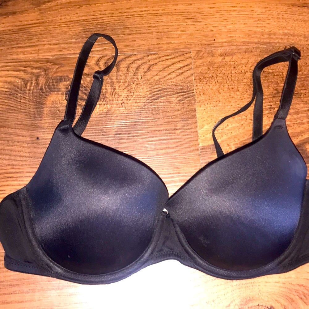 Victoria’s Secret 36B Bra T-Shirt Bra seamless black and pink bra